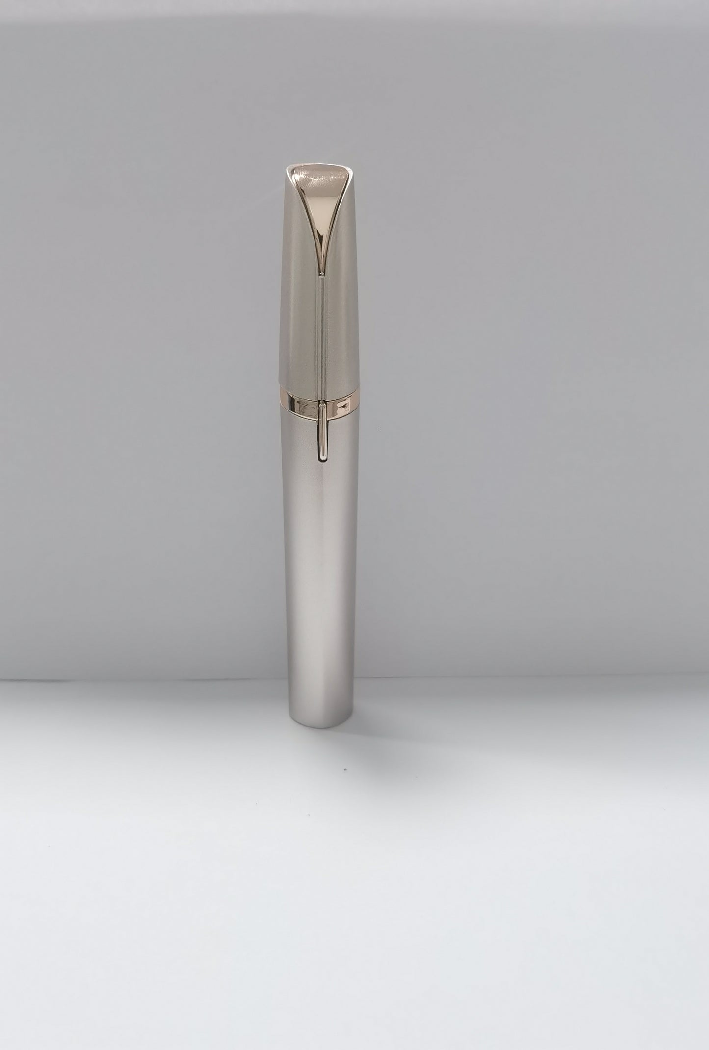 Mini Electric Eyebrow Trimmer – Painless Precision with LED Light